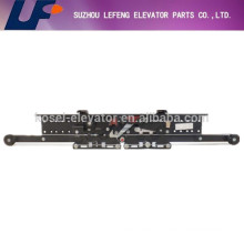 Dispositif de porte d&#39;atterrissage d&#39;ascenseur, système de porte télescopique / central de type Selcom